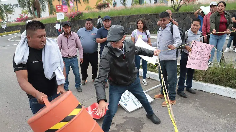Escuelas de la Sierra de Zongolica, sin maestros; protestan en la SEV